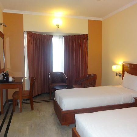 Hotel Grand Palace Chennai Eksteriør billede