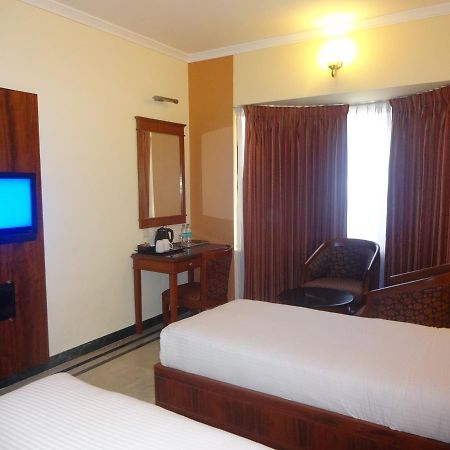 Hotel Grand Palace Chennai Eksteriør billede