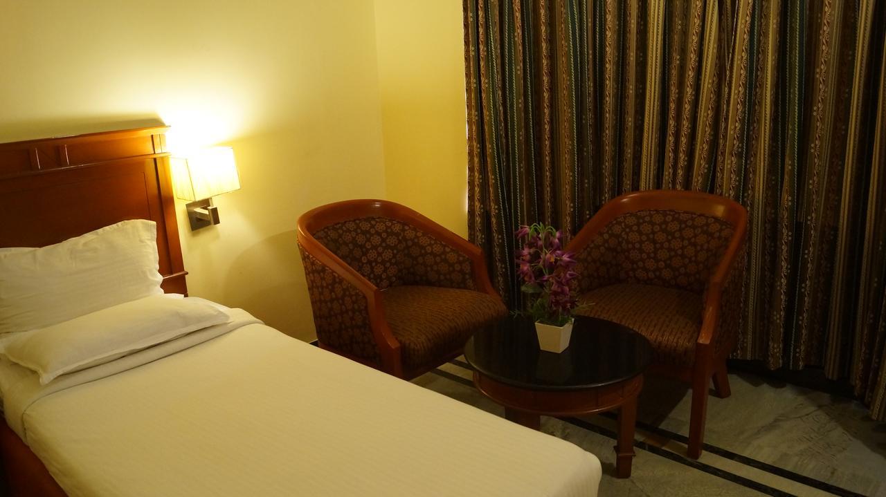 Hotel Grand Palace Chennai Eksteriør billede