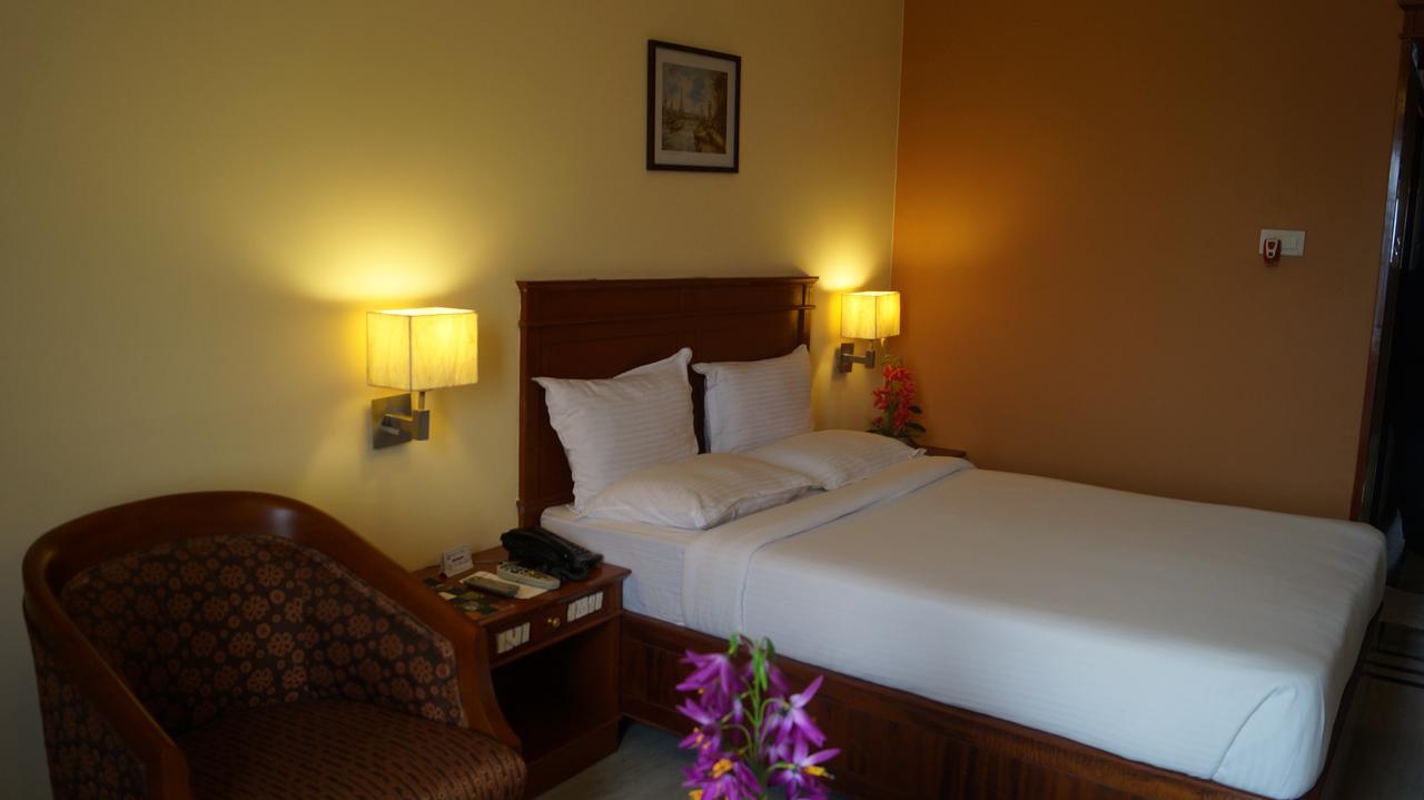Hotel Grand Palace Chennai Eksteriør billede