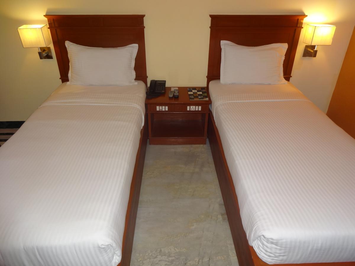 Hotel Grand Palace Chennai Eksteriør billede