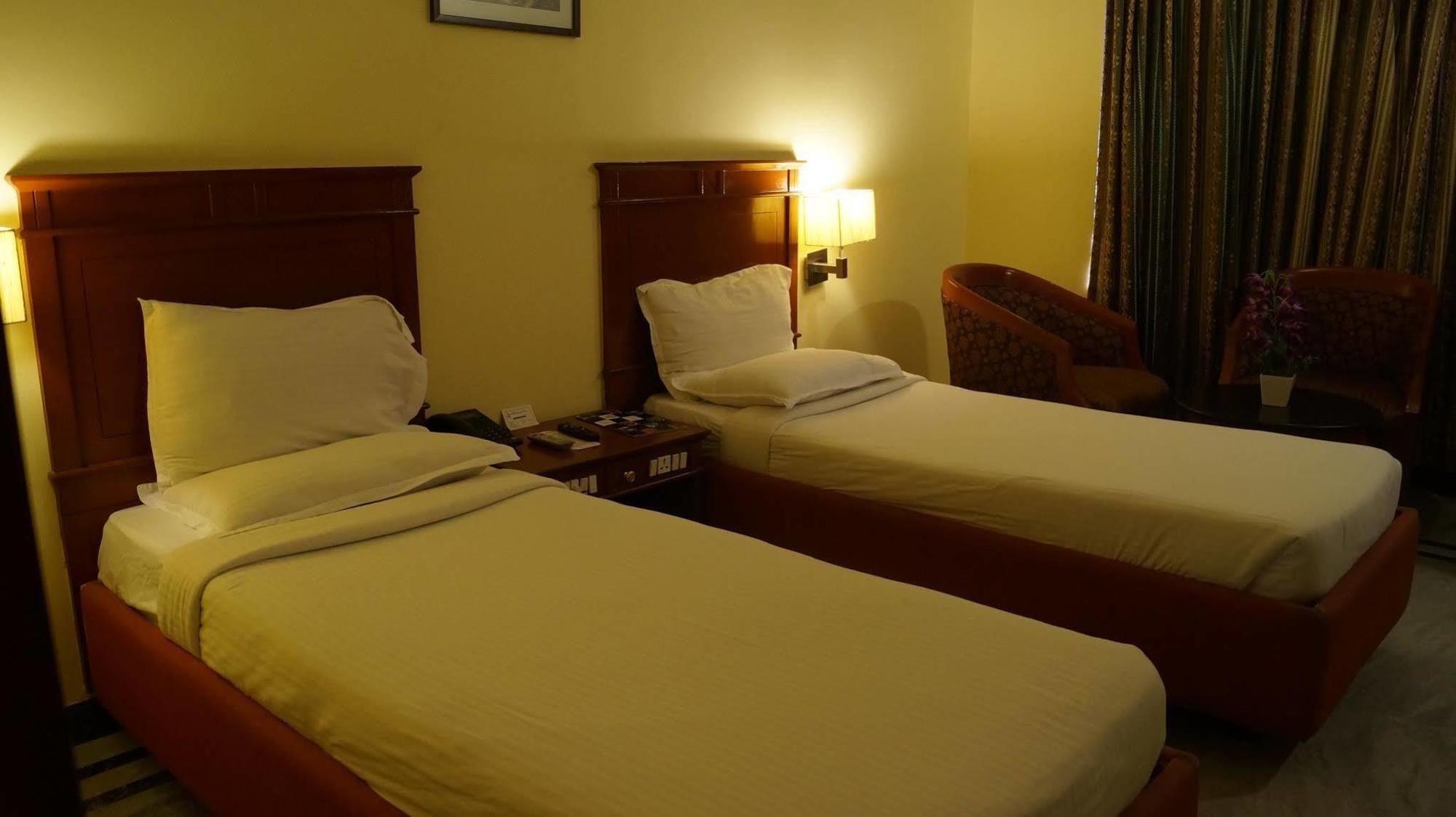 Hotel Grand Palace Chennai Eksteriør billede